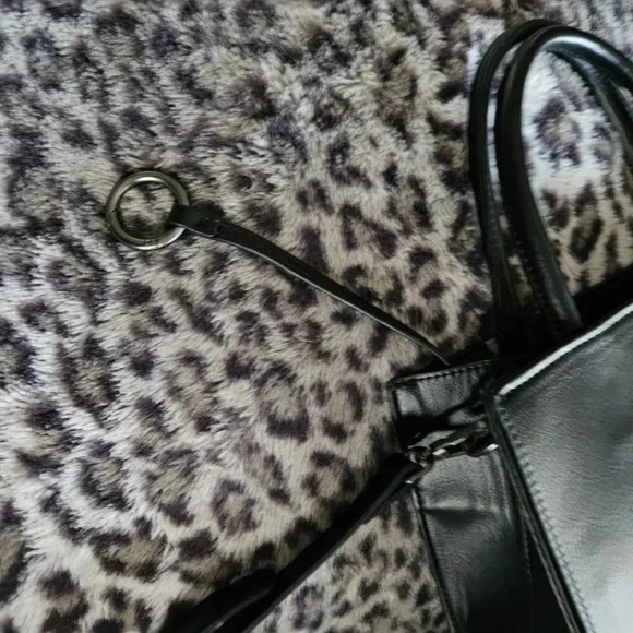 Pixie Mood | Caitlin Mini Tote Black Vegan Leather - Crossbody Shoulder Strap - Picture 10 of 11